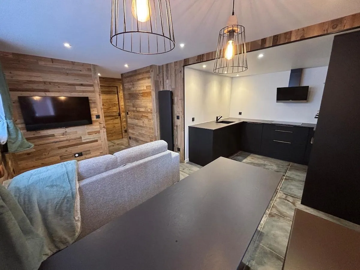 Huez Le Refuge Des Momes 아파트